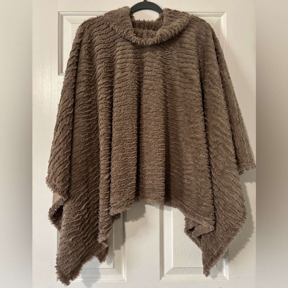 Moda Textured Brown Poncho